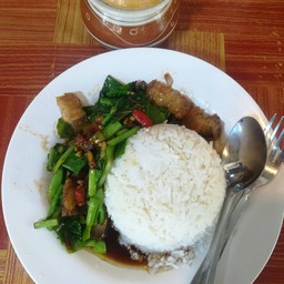คะน้าหมูหมูกรอบ