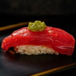 Akami sushi ทูน่าส่วนเนื้อซูชิ