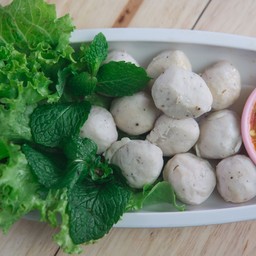 ลูกชิ้นลวก
