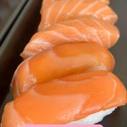 แซลมอนซูชิ