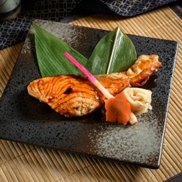 ปลาแซลม่อนย่างซอสเทริยากิ