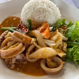 ปลาหมึกผัดไข่เค็ม