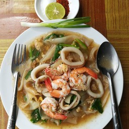 ราดหน้าทะเลรวม