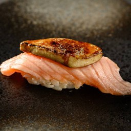 Aburi Salmon Foiegras sushi แซลมอนเบิร์นฟัวกราส์ซูชิ
