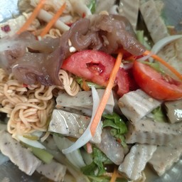 ยำมาม่าหมูยอ+หมูสับ