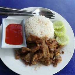 ข้าวหมูทอดกระเทียม