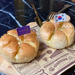 ขนมปังกระเทียมชีสเกาหลี(Korean garlic cheese bread)
