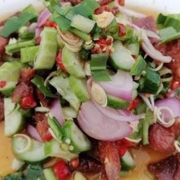 ยำหมูแดดเดียวทอด