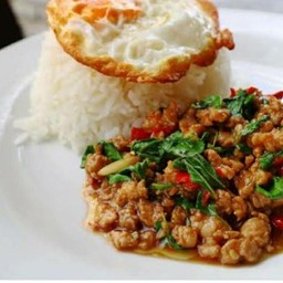 กะเพราอกไก่ราดข้าวคะ