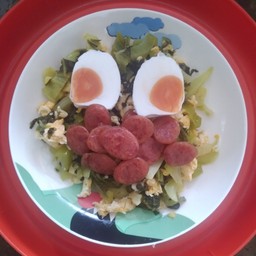 ผัดผักกาดสามรส ไข่เค็ม กุนเชียง