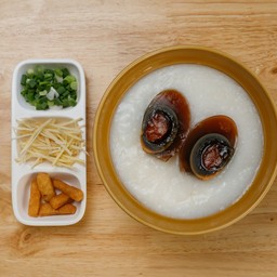 โจ๊กหมู ไข่เยี่ยวม้า