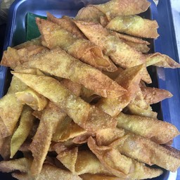 ลูกชิ้นทอดหน้าวัดหนองผา