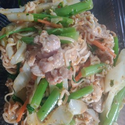 ผัดมาม่า