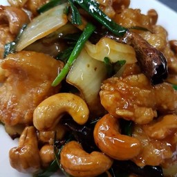 ไก่ผัดเม็ดมะม่วงเล็ก