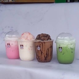 กาแฟนมสด ปัง&เป้ย/ข้าวกระเพราไข่ข้น