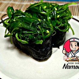 ข้าวปั้นยำสาหร่าย (1ชิ้น)