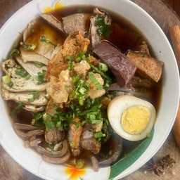 ร้านก๋วยจั๊บน้ำข้นป้าจง สูตรโบราณ
