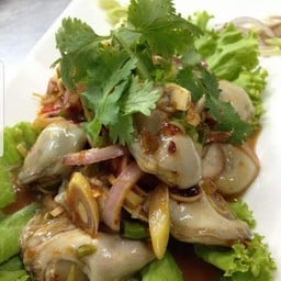 ยำหอยนางรม ใหญ่