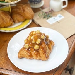 Caramel Macadamia Croissant