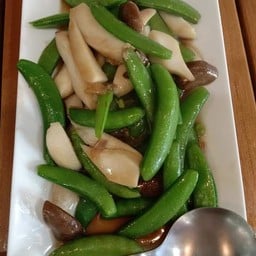 ผัดถั่วหวานเห็ด