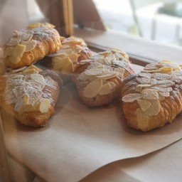 อัลมอนด์ครัวซองต์