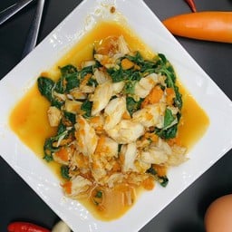 ปูก้อนผัดพริกเหลือง