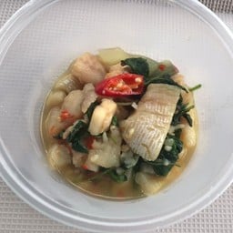 ข้าวแกงต้นลำไย