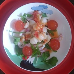 ยำไข่แดง กระเทียมดอง