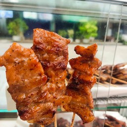 หมูปิ้งป้าพร หน้าการไฟฟ้าหมู่บ้านเมืองทอง