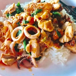 ข้าวกระเพารวมมิตร