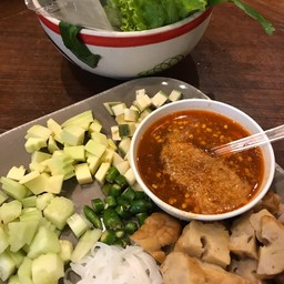 แหนมเนือง