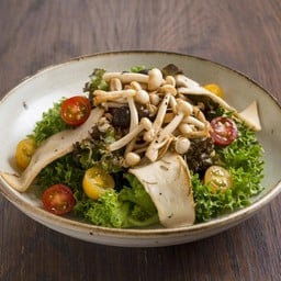 Grilled mushroome salad