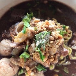 ร้านก๋วยเตี๋ยว เฮือนยายมอญ