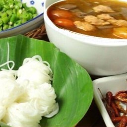 ขนมจีนน้ำเงี้ยว