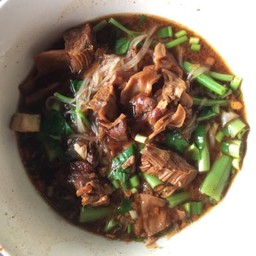 ก๋วยเตี๋ยวเรือหมูตุ๋น