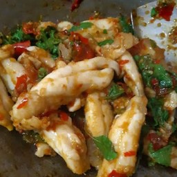 กระเพราไข่ปลาหมึก สูตรโบราณ