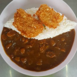 ข้าวแกงกะหรี่ญี่ปุ่น พร้อมปลาทอดชุปเกร็ดขนมปัง