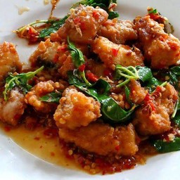 ปลากระพงผัดกระเพรา