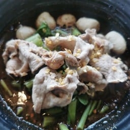 ก๋วยเตี๋ยวเรือหมูสไลด์