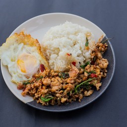 ข้าวราดกระเพรา