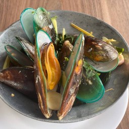 หอยแมลงภู่อบสมุนไพร