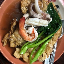 เส้นกรอบมาก น้ำราดรสชาติกลมกล่อม