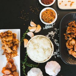 ข้าวเหนียวไก่ทอด 2 กล่องแถมข้าวเหนียวหมูยอทอด 1 กล่อง