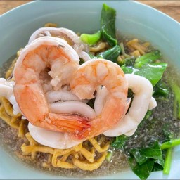 ราดหน้าเส้นหมี่กรอบ