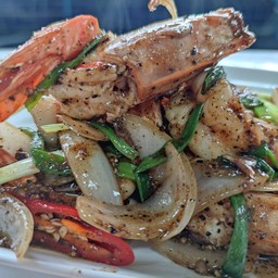 กุ้งผัดพริกไทยดำ