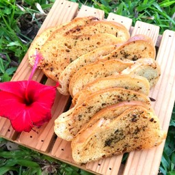 ขนมปังอบกรอบเนยเค็ม