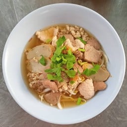 ก๋วยเตี๋ยวแชมป์ (วัดป่ากลางทุ่ง)