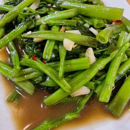 ผัดผักบุ้งไฟแดง