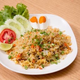 ข้าวผัดน้ำพริกน้ำย้อย+ไข่ต้ม
