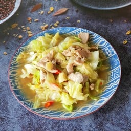 ผัดกะหล่ำปลีใส่หมู